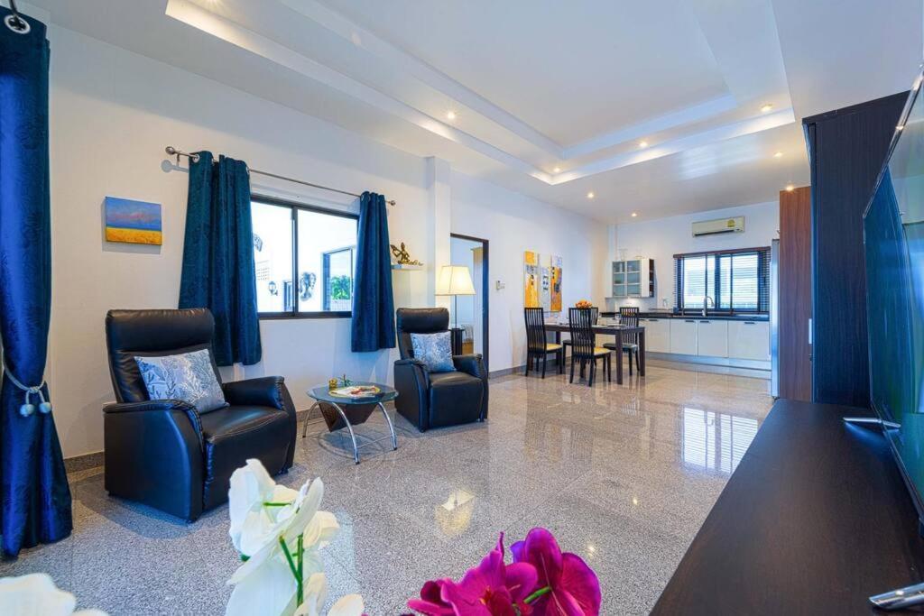 Private 3 Bedroom Pool Pv7 HHQ